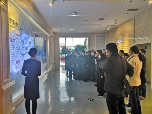 http://news.dlmu.edu.cn/__local/3/A2/64/8C8DB52387446E101F728E5A691_8557BBEE_43F97.jpg